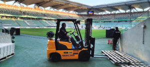 TOOLMEX TRUCK forklifts supported logistics activities at the “Match for Peace” between LEGIA Warsaw and DYNAMO Kiev (12.04.2022)